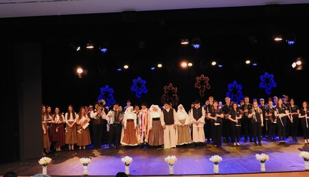 Vsi nastopajoči na jubilejni prireditvi